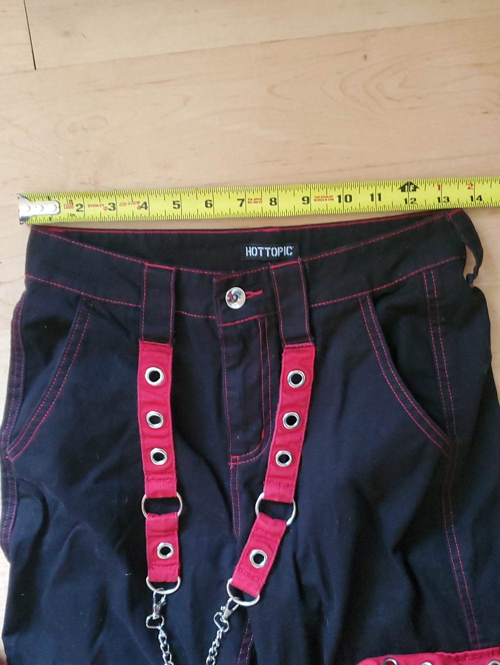 Hot Topic Black Cargo Pants with Red Accents and Chains Size 0 - Picture 4 of 9